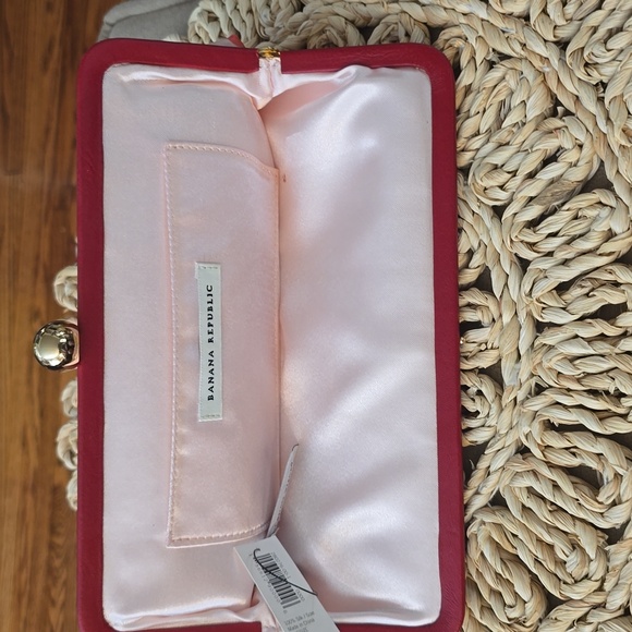 Banana Republic Vibrant Red and Orange Lace Clutch with Intricate Detailing - Picture 5 of 7